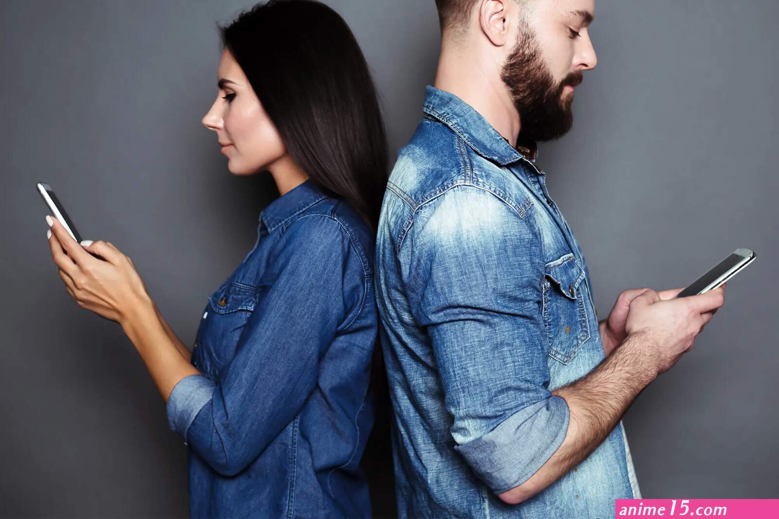 Sharing the same texting habits make couples happier