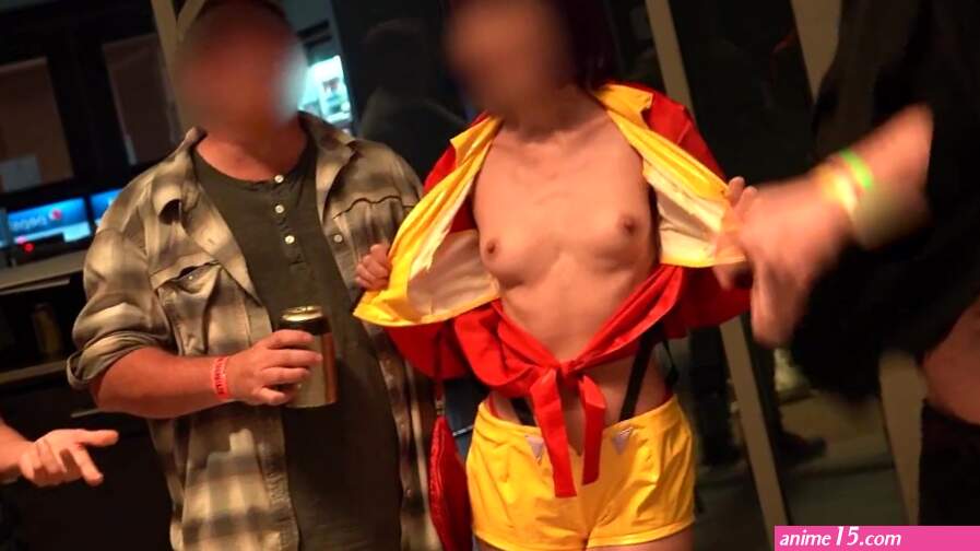 Hotwife Flashing at the Cosplay Convention