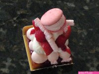 File:Berry Cake with macaron on top.jpg