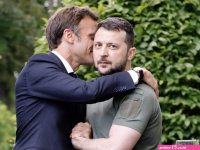 An awkward photo of Macron and Zelenskyy has become an instant internet meme