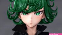 Tatsumaki usa fio dental em nova figure sensual