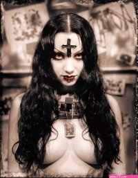 Metal girl nackt