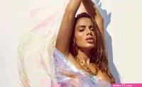 Anitta posta foto pelada e recebe comentrio até de Miley Cirus