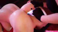 Ashe dominiert ihre sexy Freundin Brigitte indem sie ihre Muschi mit Sexspielzeug fickt