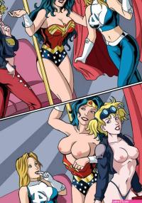 Wonder Woman and Sue Storm fuck another lesbian slut with a strapon