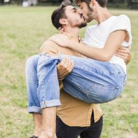 gay.kiss