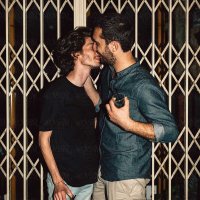 gay.kiss