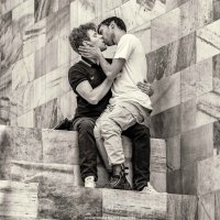 gay.kiss