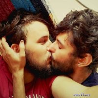 gay.kiss