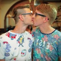 gay.kiss